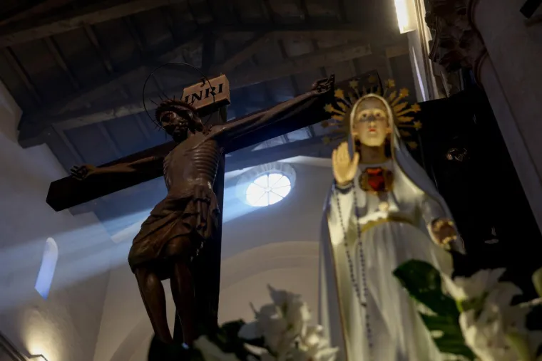 Nadbiskup Zgrablić progovorio o ranama, strahu i nadi &ndash; poruka odjeknula katedralom