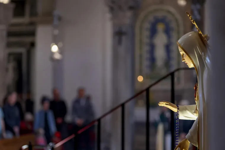 Nadbiskup Zgrablić progovorio o ranama, strahu i nadi &ndash; poruka odjeknula katedralom