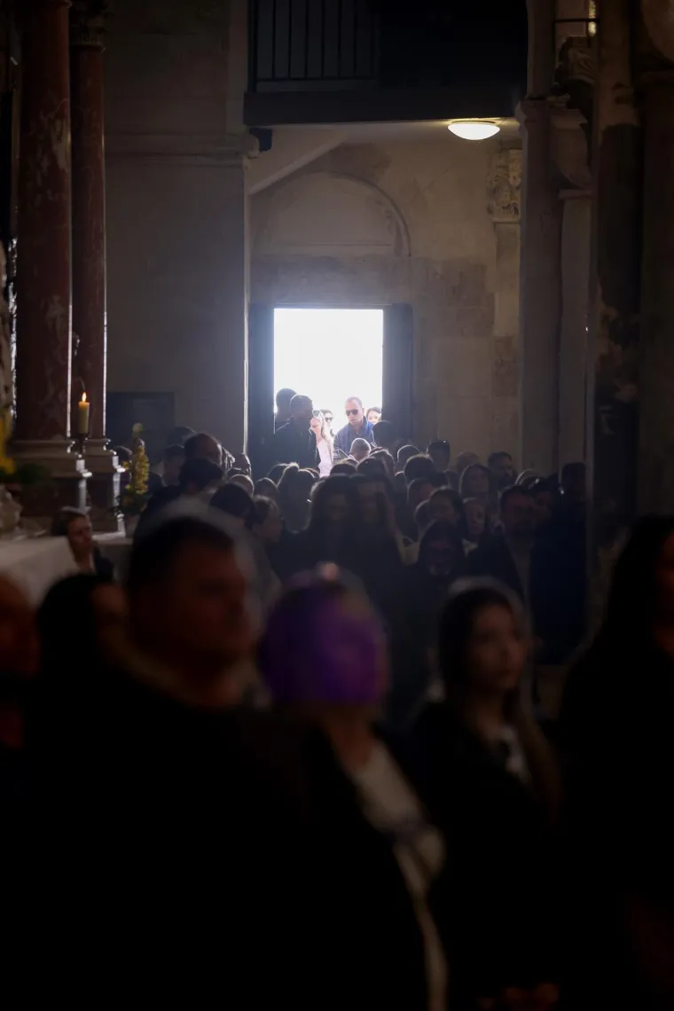 Nadbiskup Zgrablić progovorio o ranama, strahu i nadi &ndash; poruka odjeknula katedralom