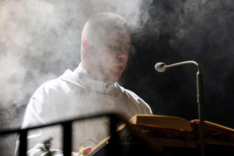 Nadbiskup Zgrablić progovorio o ranama, strahu i nadi &ndash; poruka odjeknula katedralom