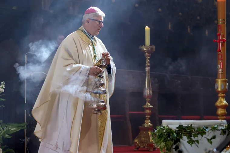 Nadbiskup Zgrablić progovorio o ranama, strahu i nadi &ndash; poruka odjeknula katedralom
