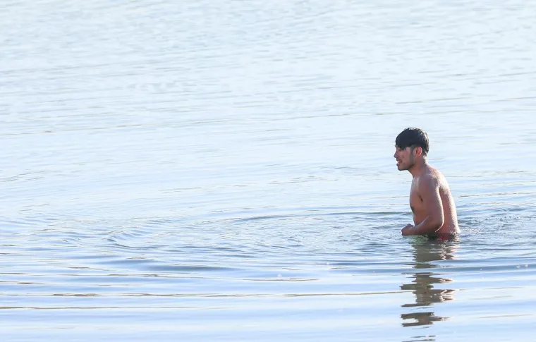 Jarun je bio krcat na sunčani Uskrs: Djevojke na rolama, mladić bez majice, mnogi su privukli pažnju