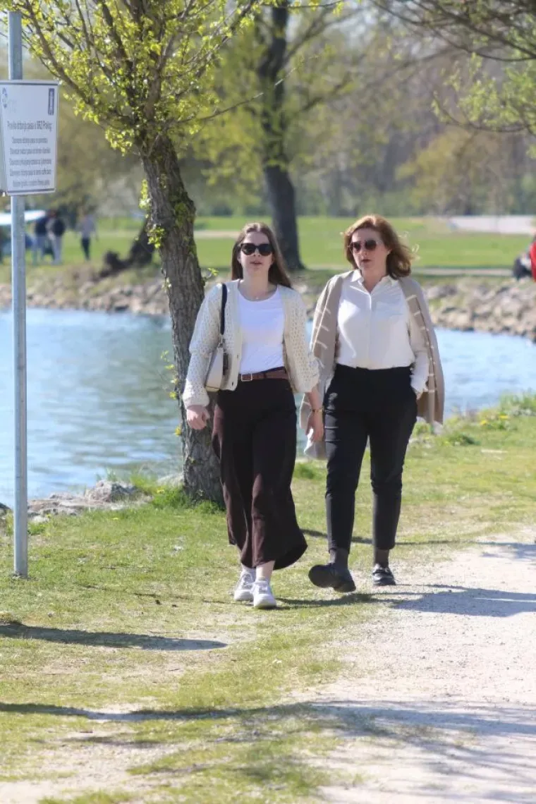 Uskrs u znaku ljubavi: Parovi uživali u proljetnoj &scaron;etnji marinom, evo tko je sve bio