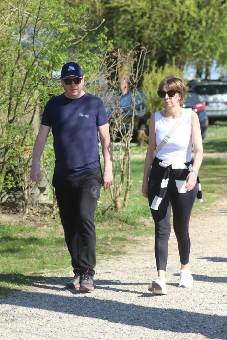 Uskrs u znaku ljubavi: Parovi uživali u proljetnoj &scaron;etnji marinom, evo tko je sve bio