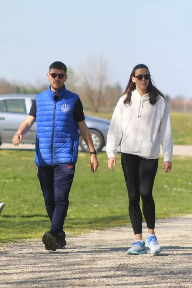 Uskrs u znaku ljubavi: Parovi uživali u proljetnoj &scaron;etnji marinom, evo tko je sve bio