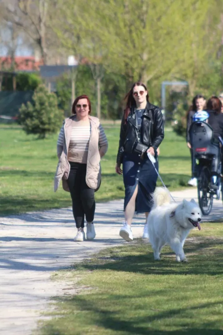 Uskrs u znaku ljubavi: Parovi uživali u proljetnoj &scaron;etnji marinom, evo tko je sve bio