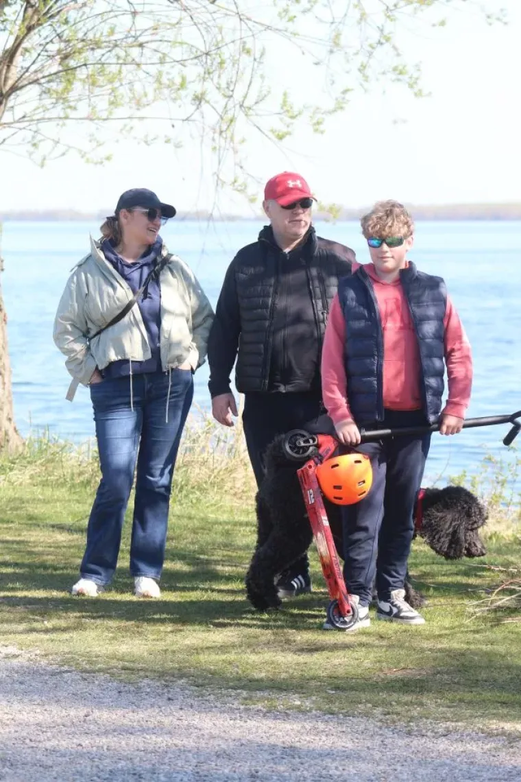 Uskrs u znaku ljubavi: Parovi uživali u proljetnoj &scaron;etnji marinom, evo tko je sve bio