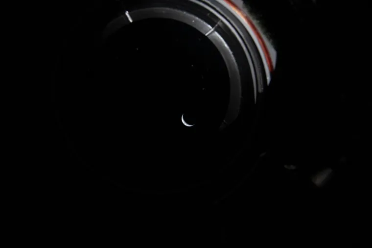 Očaravajući pogled na Zemlju s Artemisa: Lete prema tamnoj strani Mjeseca