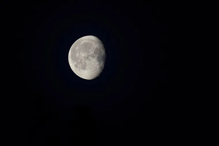 Očaravajući pogled na Zemlju s Artemisa: Lete prema tamnoj strani Mjeseca