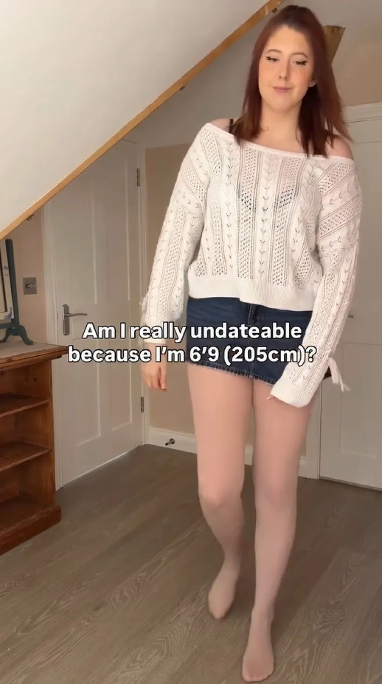 Visoka je 205 centimetara, dugo nije mogla naći dečka, a danas poput magneta privlači makrofile