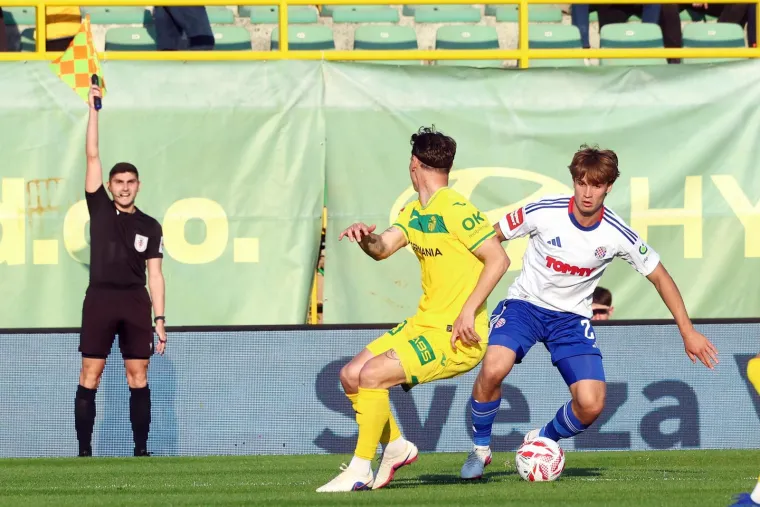 Dok su Hajduk i Istra vodili 'bitku' na terenu, svi su gledali u poruke Torcide