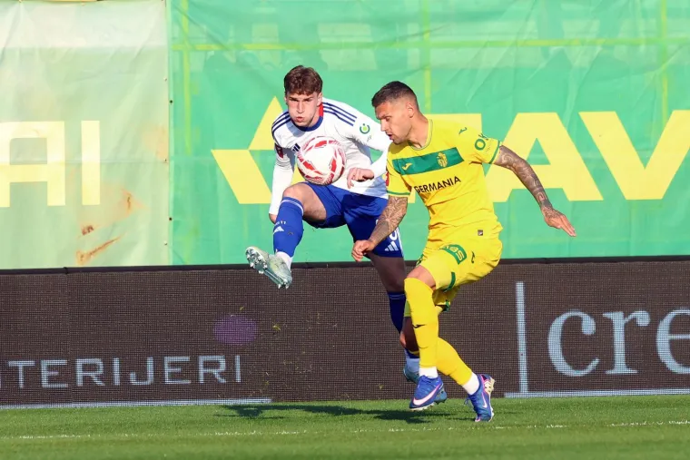 Dok su Hajduk i Istra vodili 'bitku' na terenu, svi su gledali u poruke Torcide