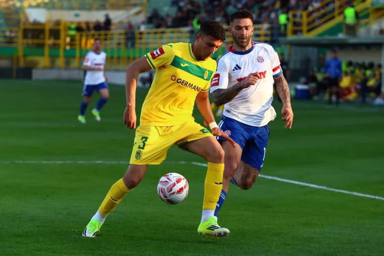 Dok su Hajduk i Istra vodili 'bitku' na terenu, svi su gledali u poruke Torcide