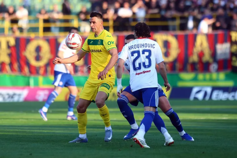 Dok su Hajduk i Istra vodili 'bitku' na terenu, svi su gledali u poruke Torcide