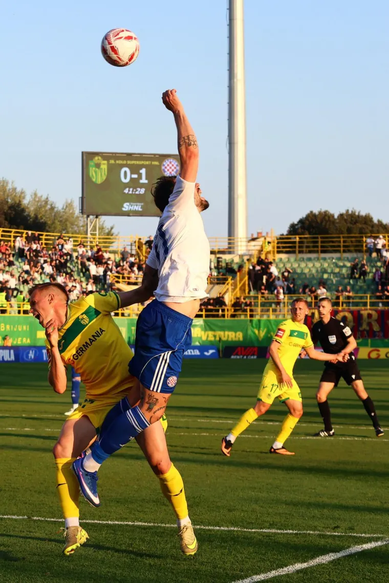 Dok su Hajduk i Istra vodili 'bitku' na terenu, svi su gledali u poruke Torcide
