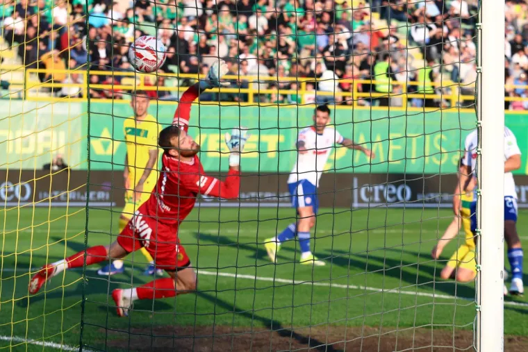 Dok su Hajduk i Istra vodili 'bitku' na terenu, svi su gledali u poruke Torcide