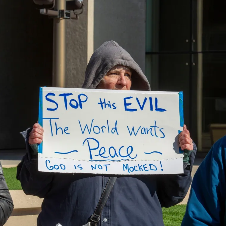 Prizori ispred Bijele kuće: Dok Trump donosi odluke, ispred njegovog doma stigli prosvjednici