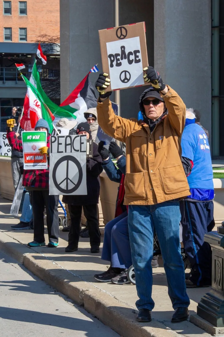 Prizori ispred Bijele kuće: Dok Trump donosi odluke, ispred njegovog doma stigli prosvjednici