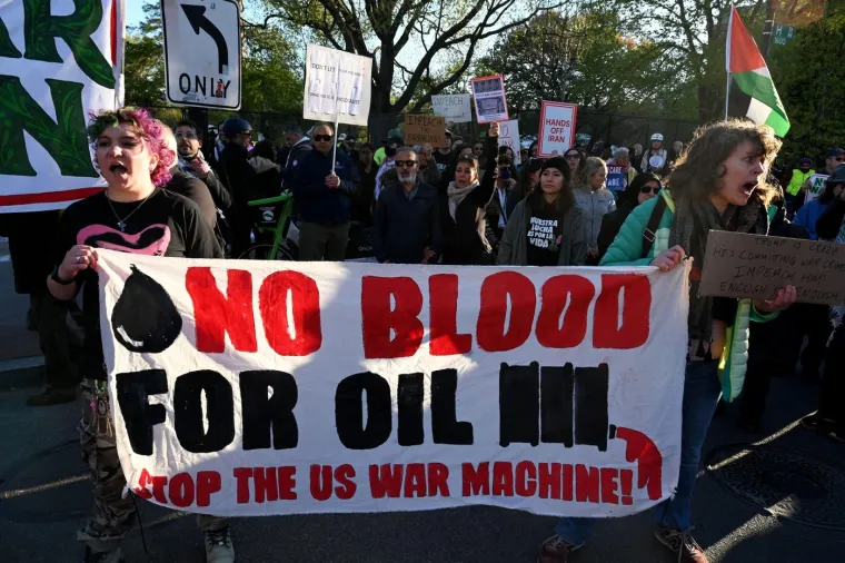 Prizori ispred Bijele kuće: Dok Trump donosi odluke, ispred njegovog doma stigli prosvjednici