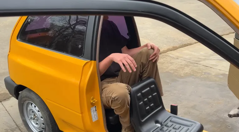 Nije ni crtić ni optička iluzija: Napravio je najuži auto na svijetu i potpuno ga legalno vozi ulicama