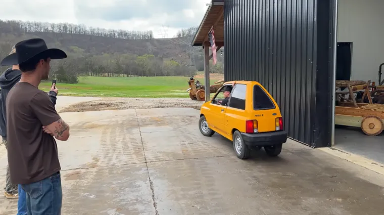 Nije ni crtić ni optička iluzija: Napravio je najuži auto na svijetu i potpuno ga legalno vozi ulicama