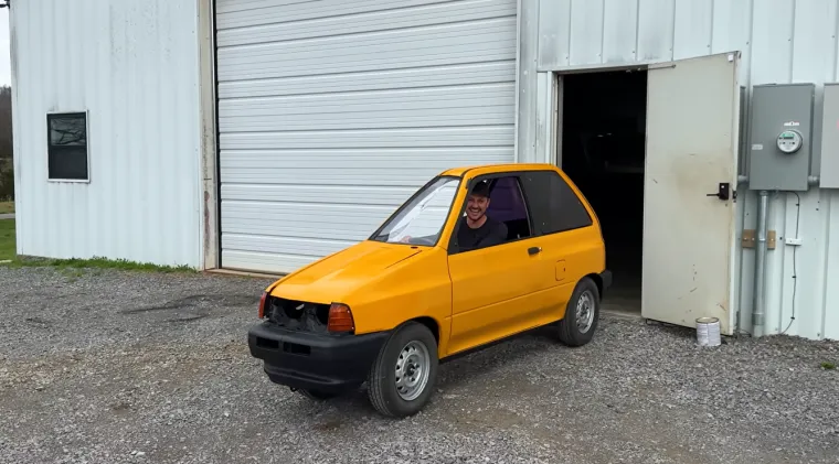 Nije ni crtić ni optička iluzija: Napravio je najuži auto na svijetu i potpuno ga legalno vozi ulicama