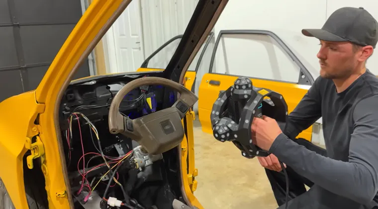 Nije ni crtić ni optička iluzija: Napravio je najuži auto na svijetu i potpuno ga legalno vozi ulicama