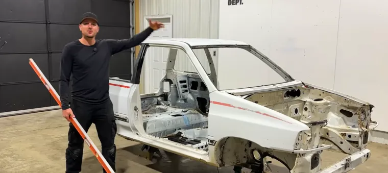 Nije ni crtić ni optička iluzija: Napravio je najuži auto na svijetu i potpuno ga legalno vozi ulicama