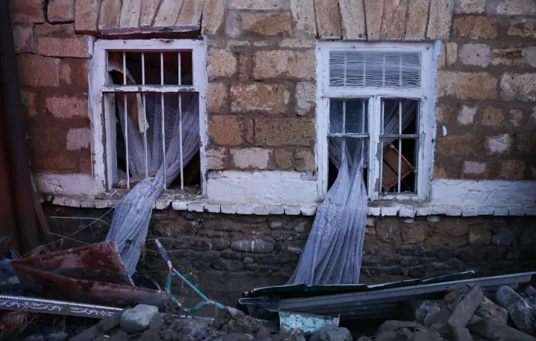 Pogodile su ih stra&scaron;ne poplave: Bujica vode uni&scaron;tila sve pred sobom, sru&scaron;eni dijelovi kuća...