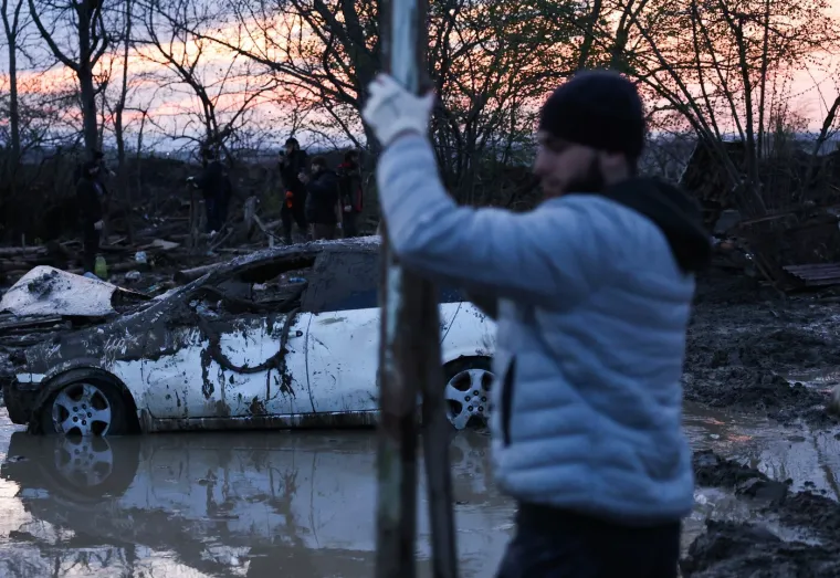 Pogodile su ih stra&scaron;ne poplave: Bujica vode uni&scaron;tila sve pred sobom, sru&scaron;eni dijelovi kuća...