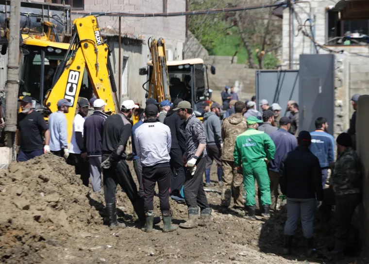 Pogodile su ih stra&scaron;ne poplave: Bujica vode uni&scaron;tila sve pred sobom, sru&scaron;eni dijelovi kuća...