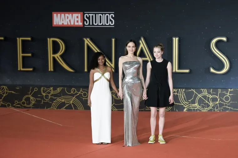 Postala ženstvenija i odbacila mu&scaron;ku modu: Ne zna se sliči ili vi&scaron;e na majku ili oca