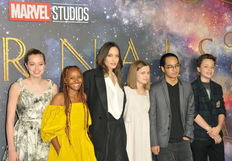 Postala ženstvenija i odbacila mu&scaron;ku modu: Ne zna se sliči ili vi&scaron;e na majku ili oca