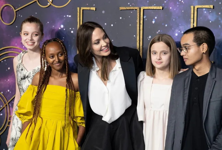 Postala ženstvenija i odbacila mu&scaron;ku modu: Ne zna se sliči ili vi&scaron;e na majku ili oca