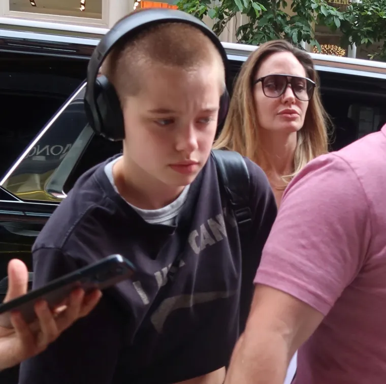 Postala ženstvenija i odbacila mu&scaron;ku modu: Ne zna se sliči ili vi&scaron;e na majku ili oca