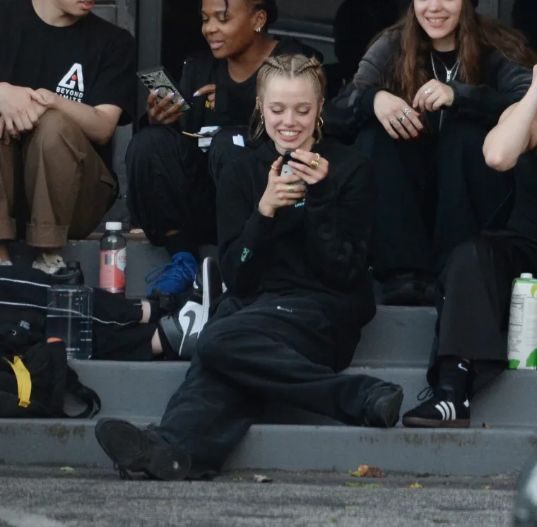 Postala ženstvenija i odbacila mu&scaron;ku modu: Ne zna se sliči ili vi&scaron;e na majku ili oca