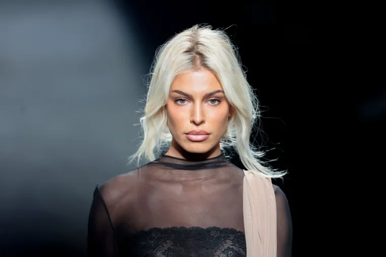 Podiže temperaturu gdje god se pojavi: Tko je plavu&scaron;a koju zovu 'najodvažnijom WAGsicom'?