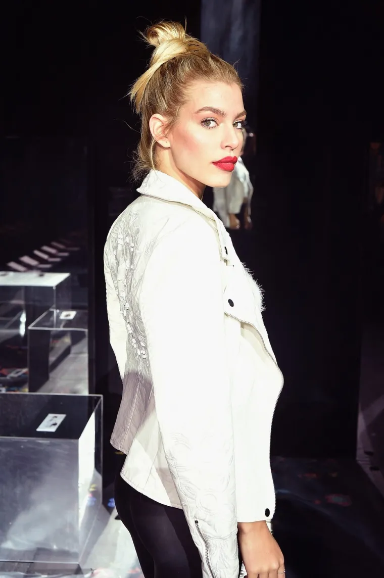 Podiže temperaturu gdje god se pojavi: Tko je plavu&scaron;a koju zovu 'najodvažnijom WAGsicom'?