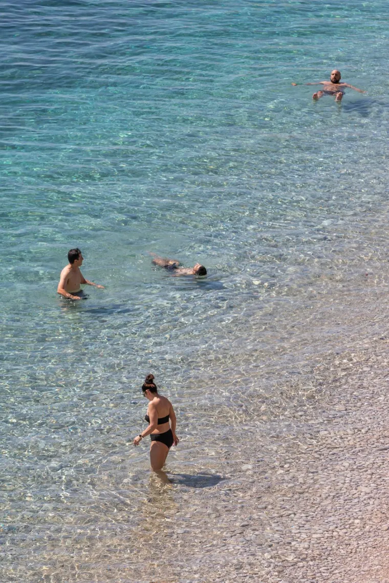 Tko im ne bi zavidio? Pogledajte prizore s najpoznatije plaže u Dubrovniku