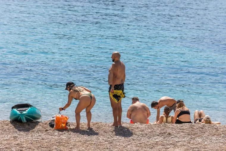 Tko im ne bi zavidio? Pogledajte prizore s najpoznatije plaže u Dubrovniku