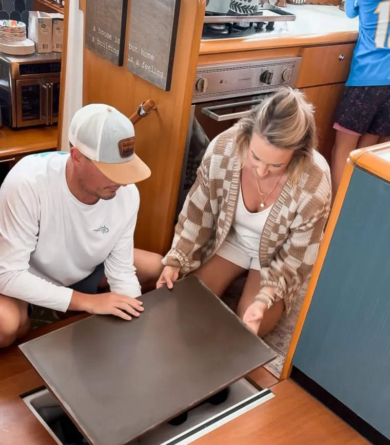 Prodali su sve &scaron;to su imali, preselili na brod, te smanjili životne tro&scaron;kove za čak 75%!