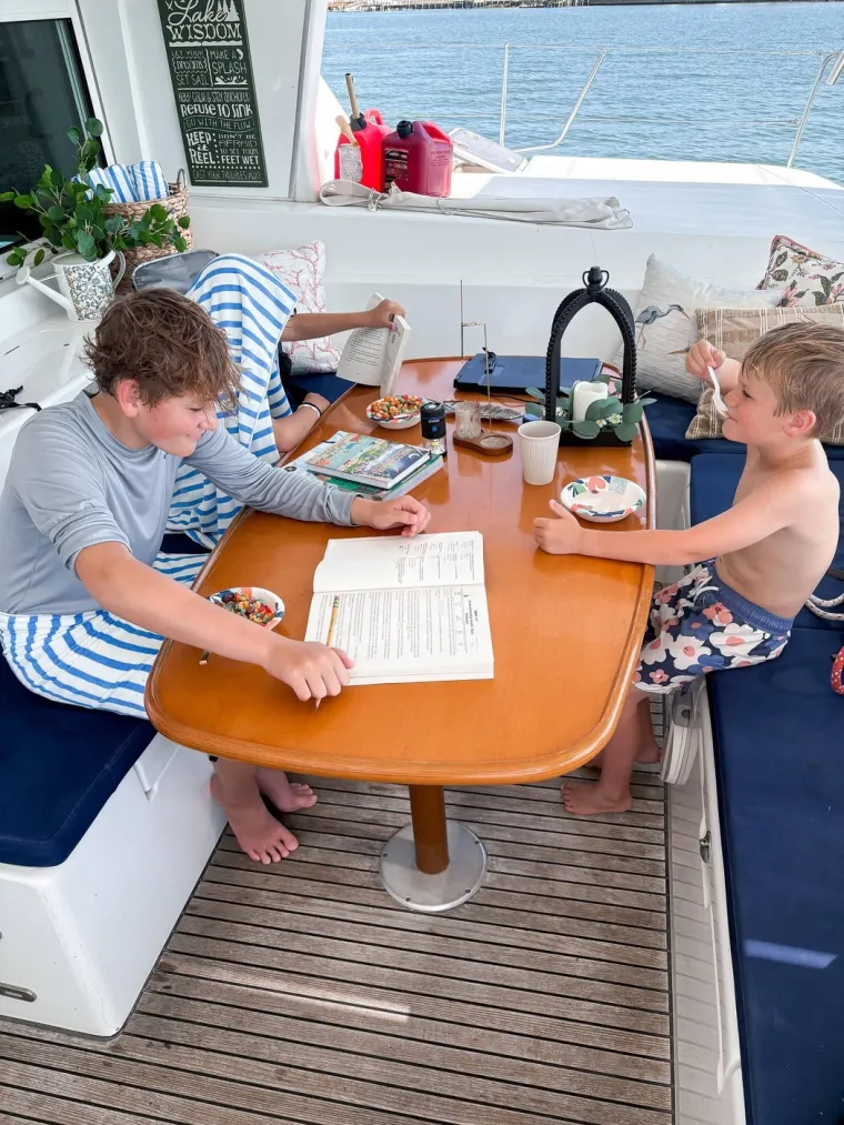 Prodali su sve &scaron;to su imali, preselili na brod, te smanjili životne tro&scaron;kove za čak 75%!