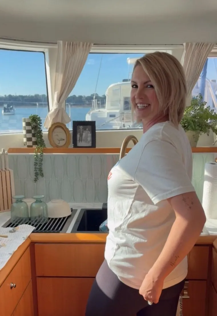 Prodali su sve &scaron;to su imali, preselili na brod, te smanjili životne tro&scaron;kove za čak 75%!