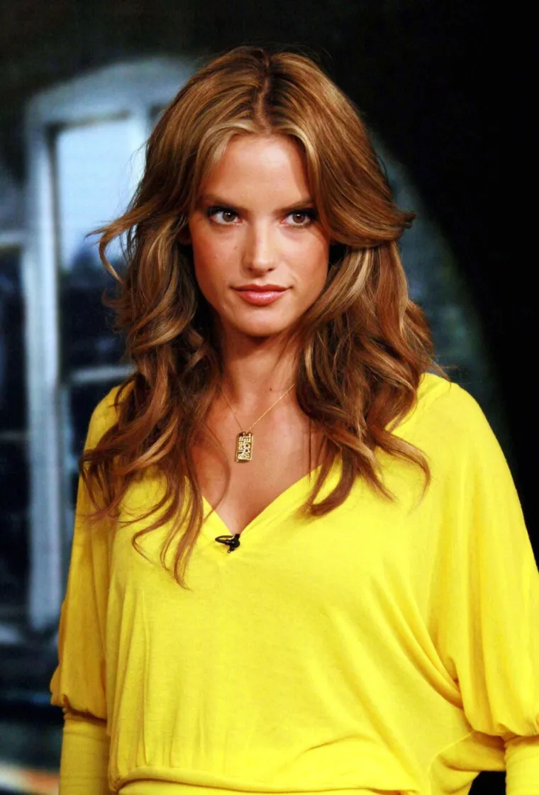 S 11 imala estetsku operaciju, pa postala slavna anđelica: Danas slavi 45., a ni traga godinama