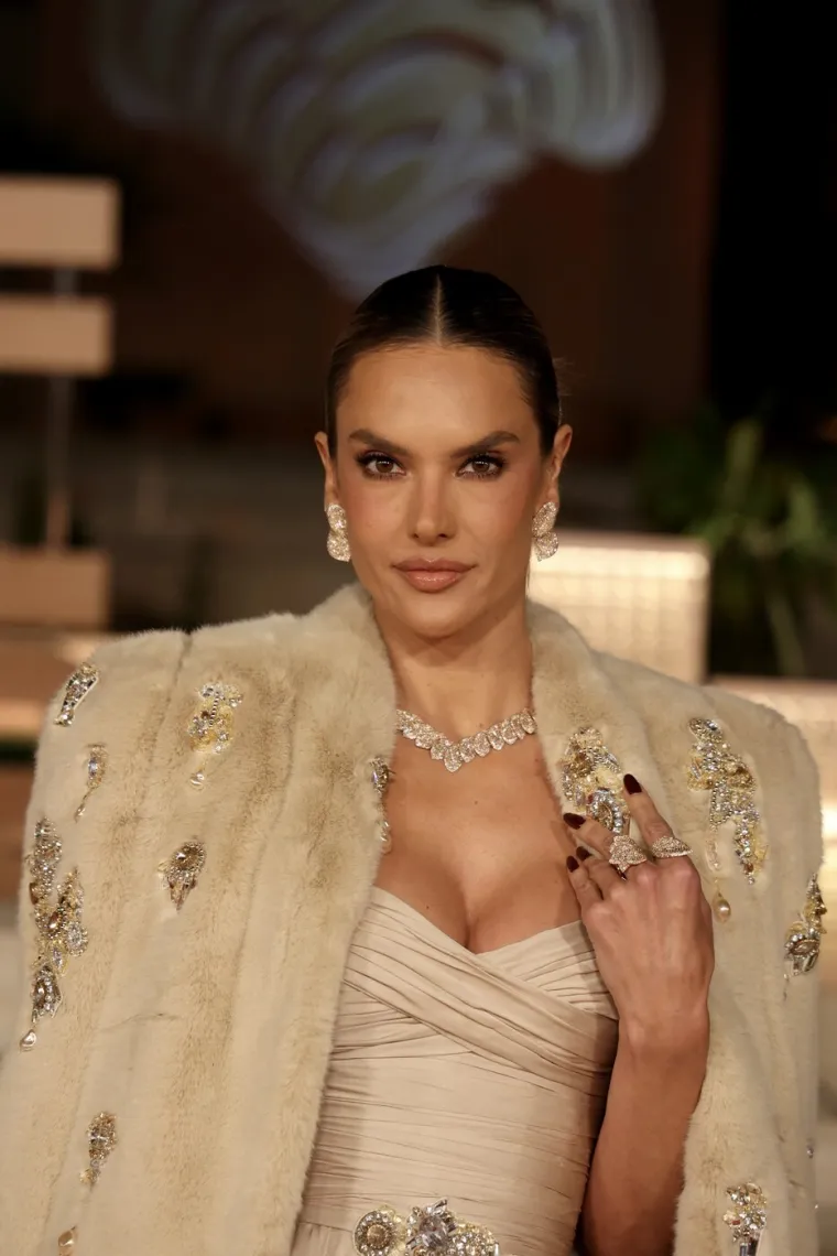 S 11 imala estetsku operaciju, pa postala slavna anđelica: Danas slavi 45., a ni traga godinama