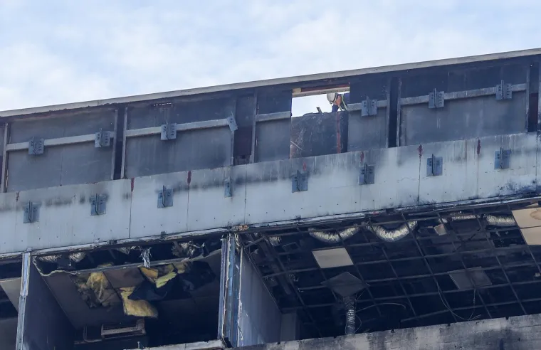 Počelo je? Bageri s bu&scaron;ilicom stigli pred Vjesnik, pogledajte &scaron;to rade neboderu