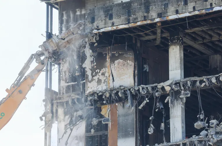 Počelo je? Bageri s bu&scaron;ilicom stigli pred Vjesnik, pogledajte &scaron;to rade neboderu
