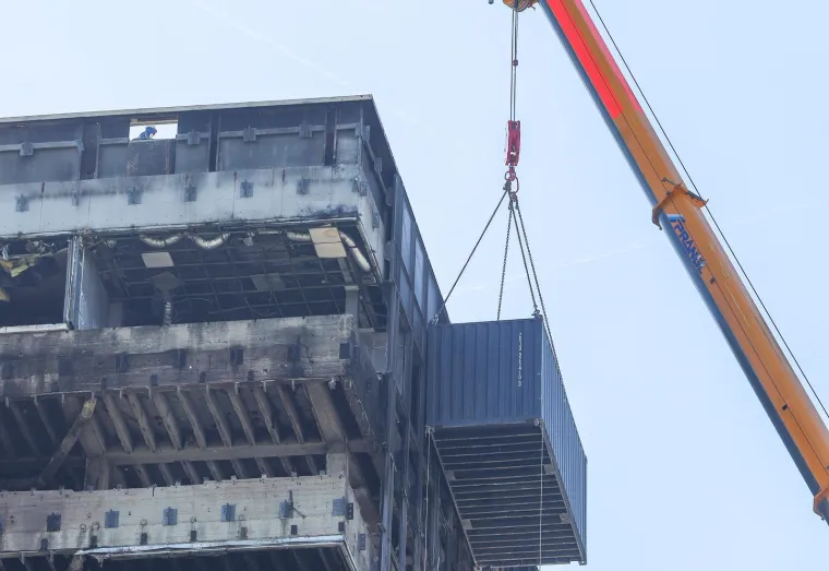 Počelo je? Bageri s bu&scaron;ilicom stigli pred Vjesnik, pogledajte &scaron;to rade neboderu