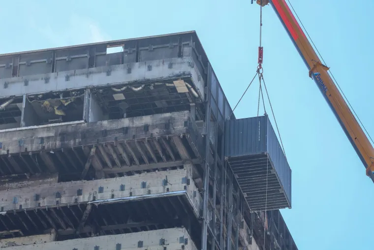 Počelo je? Bageri s bu&scaron;ilicom stigli pred Vjesnik, pogledajte &scaron;to rade neboderu