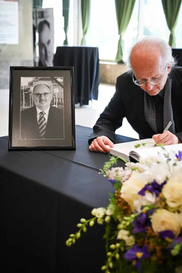 Suze i nevjerica u Lisinskom, od Cvrtile se oprostio i ministar: 'Vlatko je znao - sve i uvijek'